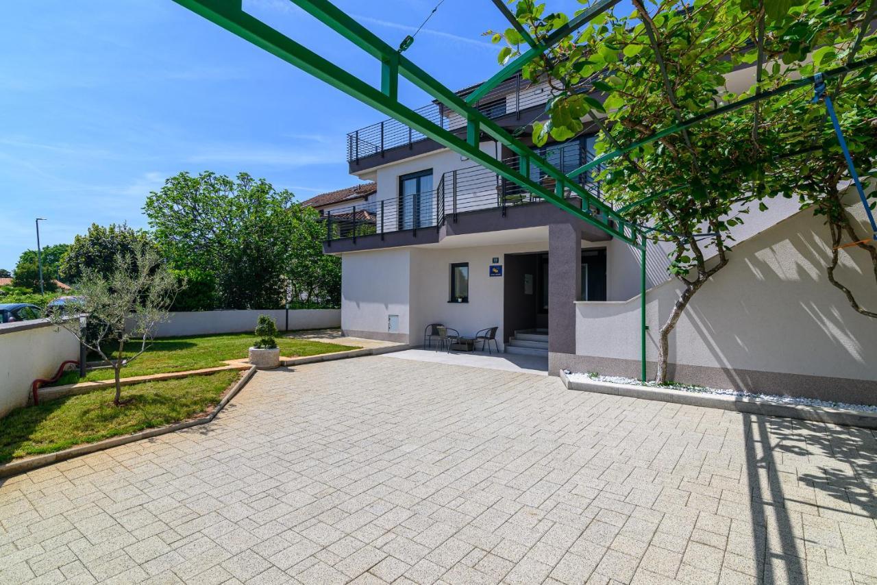 Villa Ida Ровин Екстериор снимка